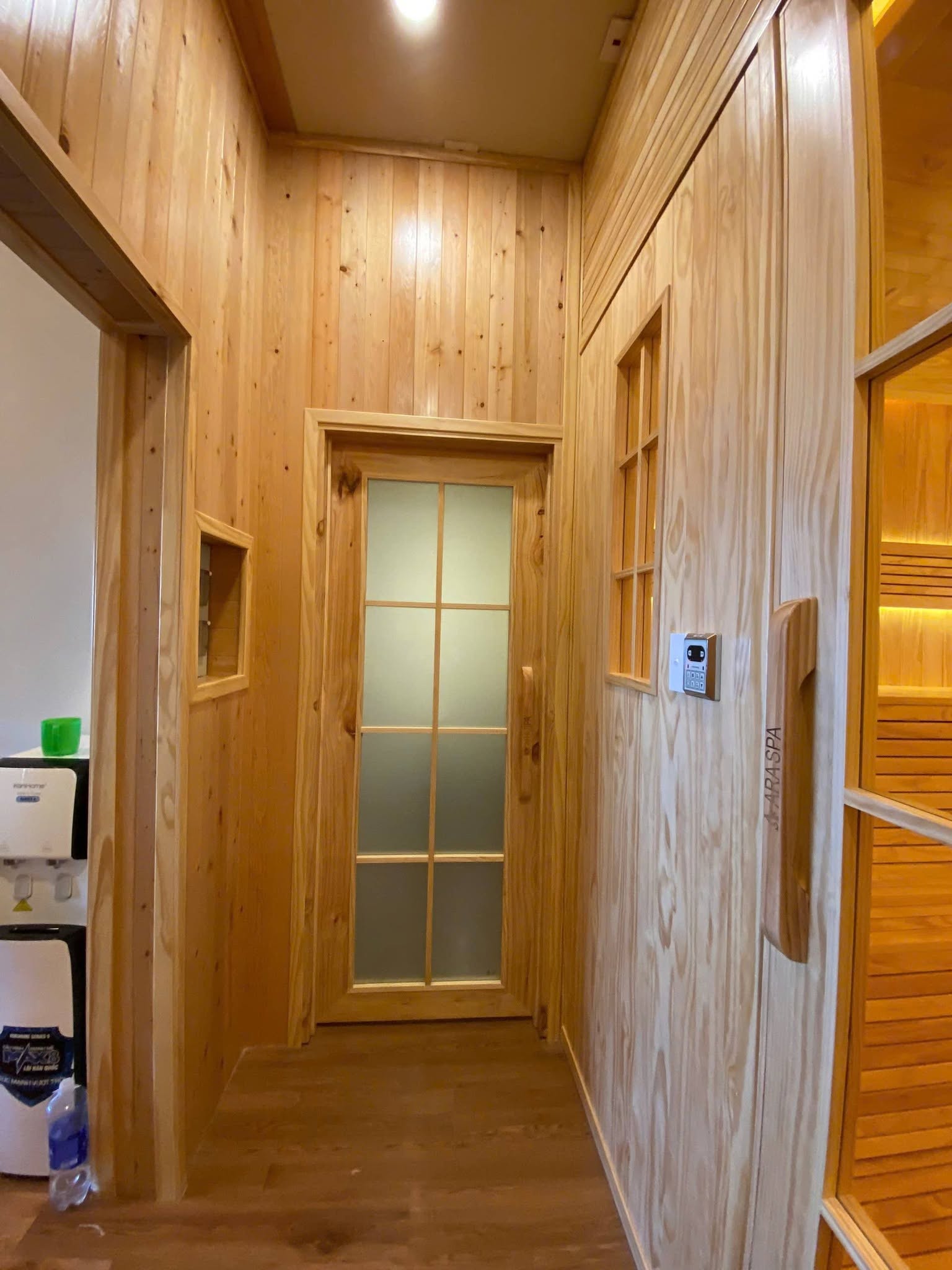 Hoàn thiện vách gỗ phòng sauna