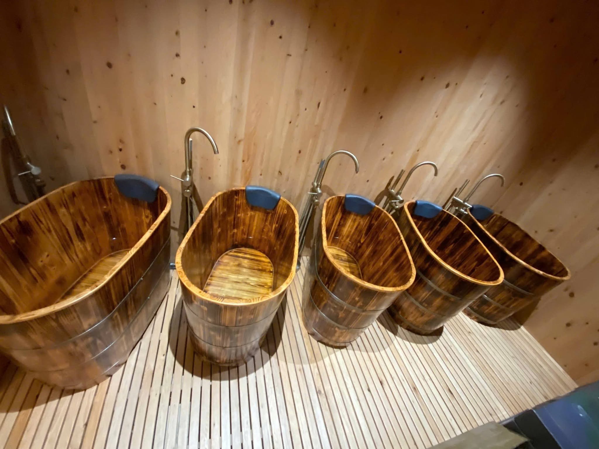 Không gian sauna sang trọng với gỗ Hemlock