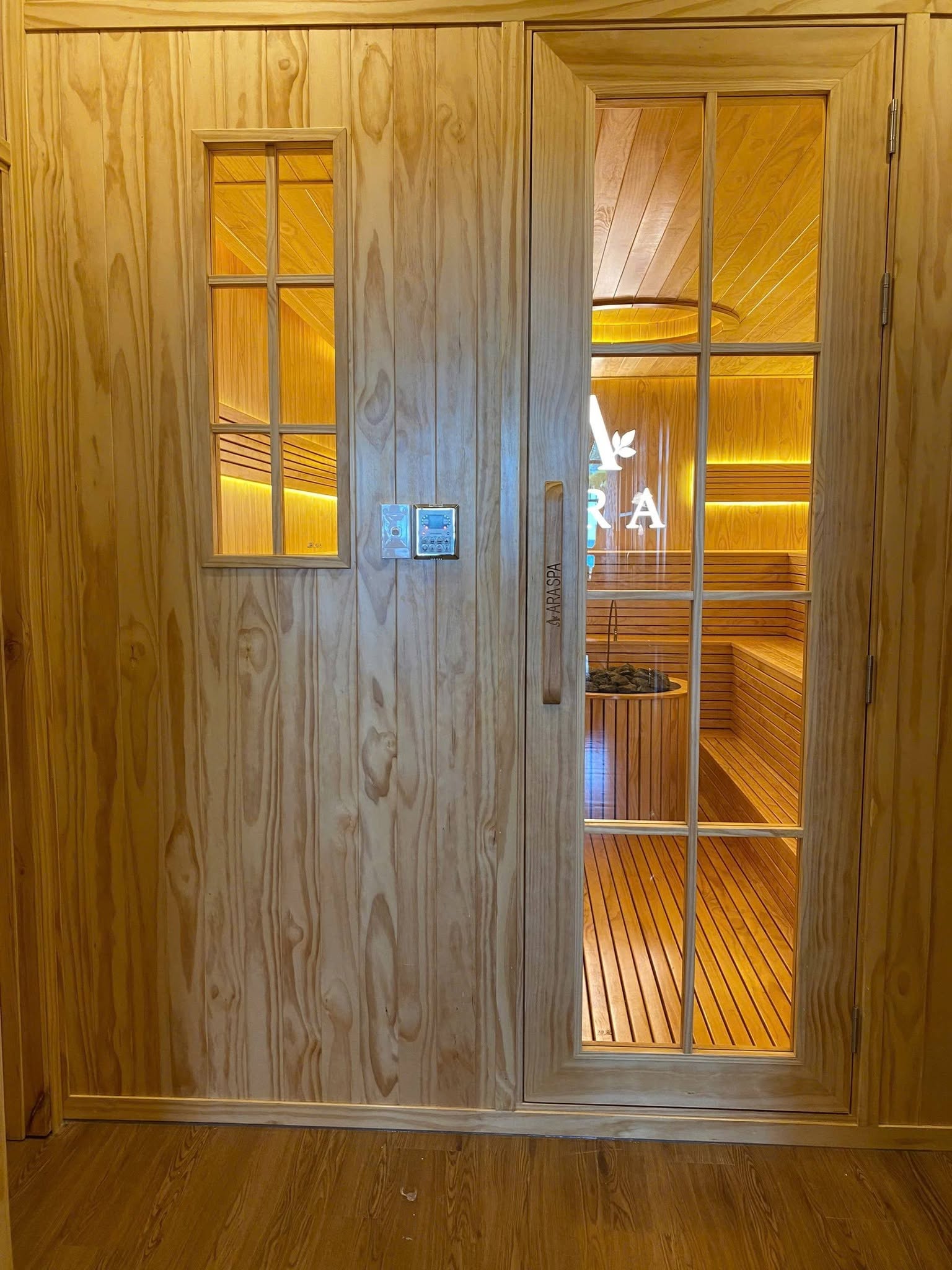 Khung phòng sauna được gia công chắc chắn
